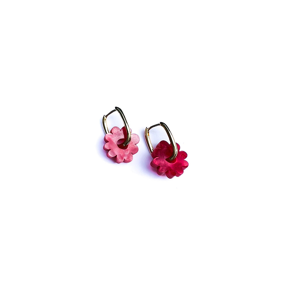 ancient daisy mini | lush red | mini oval hoop