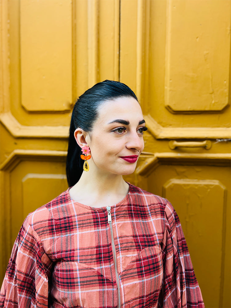 Crazy Quilt Bloom | Midi | Pink & Orange - Handmade Earrings, these colourful charm earrings are a perfect pick to brighten up your wedding jewellery - photo model Italy