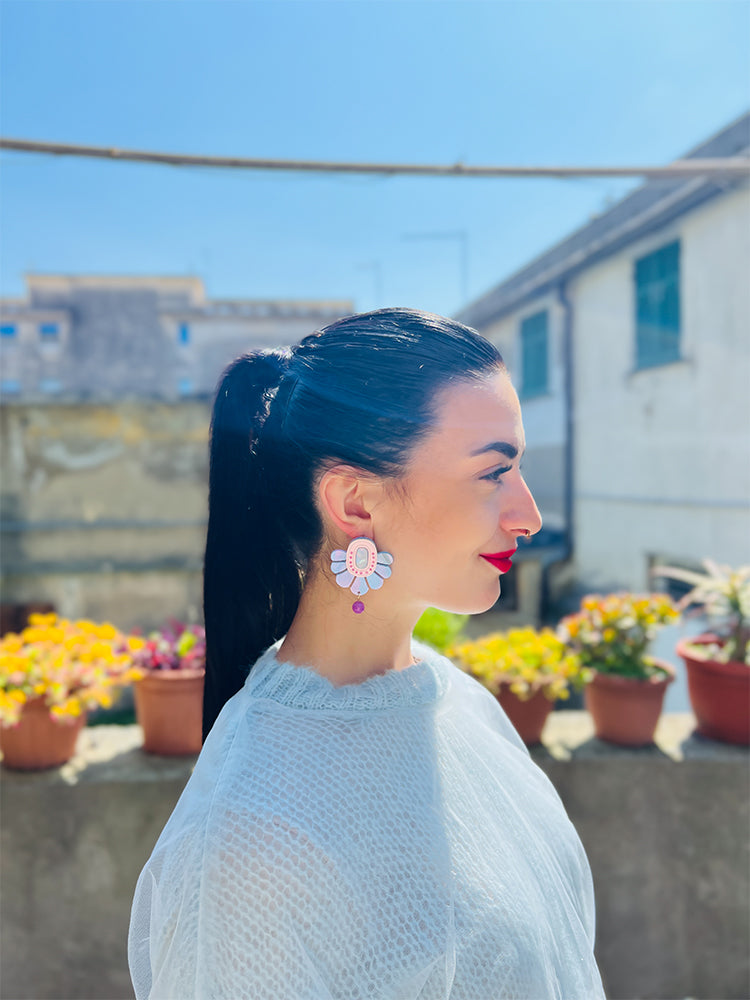 Marble Fan | Ancient Dreams | Bubble Swirl – A pair of earrings that capture the essence of simplicity, offering a calming aesthetic while making a statement - photo Model - Italy