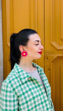Fragole Fiore | Pink Mess – The earrings elegantly move with the model, highlighting their graceful design and captivating appeal - video Model - Italy