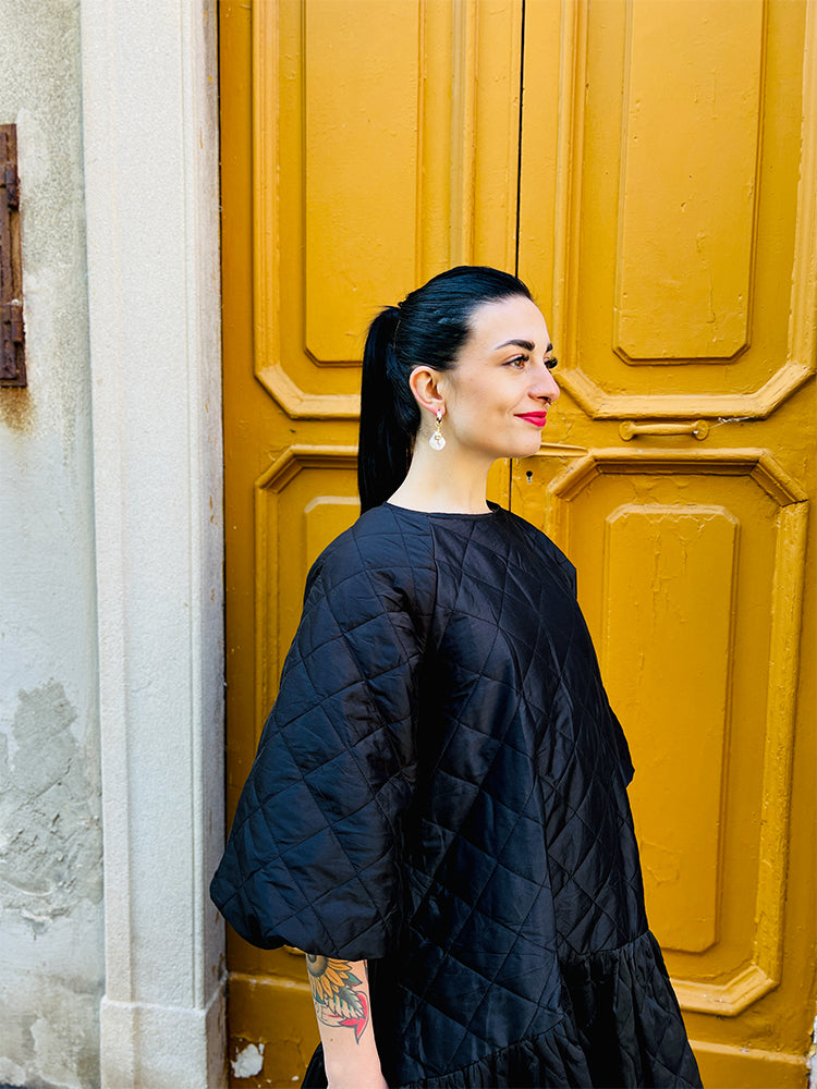 Puma Pearl | Huggie Hoop Earrings, handmade with a fierce puma and an imperfect pearl, ideal for adding a unique and stylish touch to your wedding jewellery - photo - model - Italy